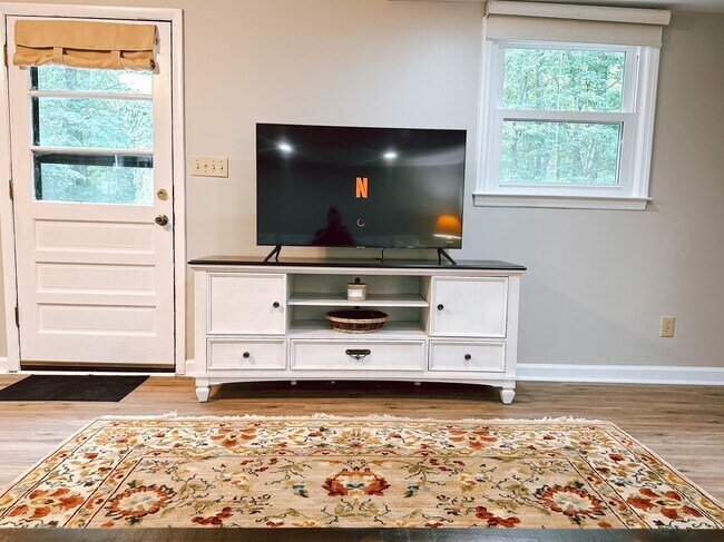 Building Photo - 1408 Highland Trl
