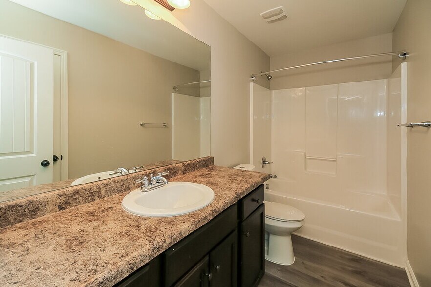 Building Photo - 10908 Southwood Dr