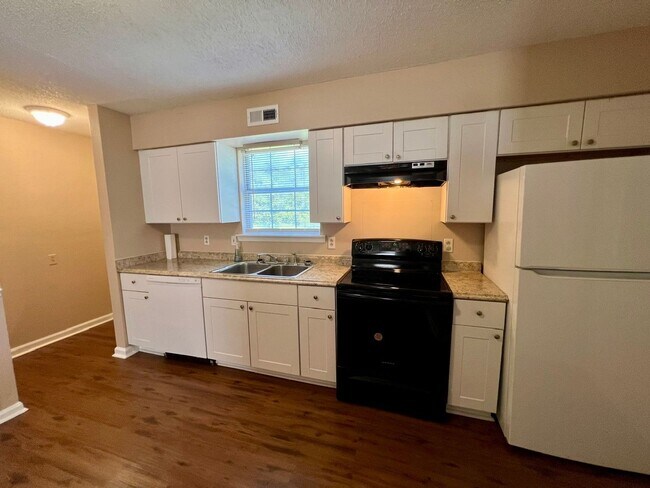 Building Photo - 2563 Carriage Dr