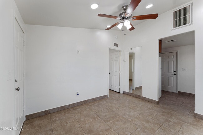 Building Photo - 1860 W Glenrosa Ave