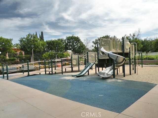 Building Photo - 19 Benavente