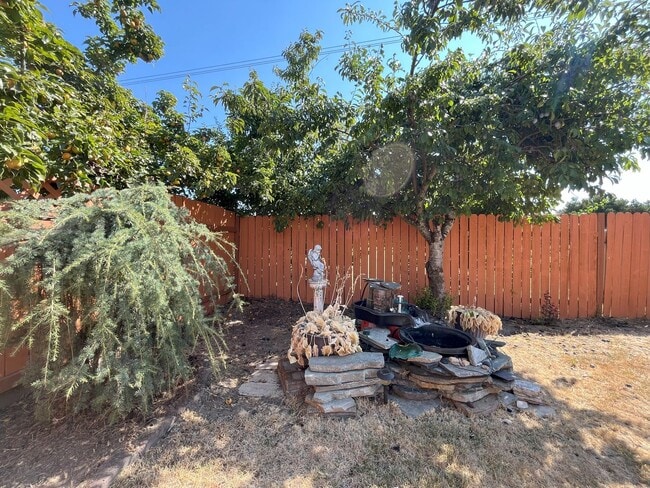Building Photo - Spacious 4-Bedroom, 2.5-Bathroom Home with...