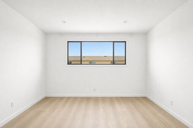 Building Photo - 337 Rexford Dr