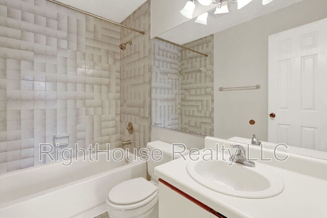 Building Photo - 3267 Forest Oaks Ct