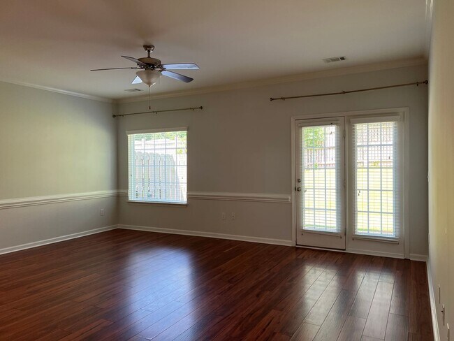 Building Photo - 3/2 Condo in Gated Community near Downtown...