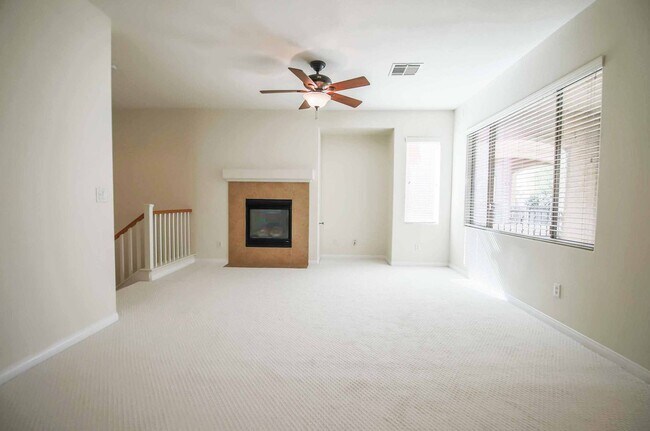 Building Photo - 3 BEDROOM SPACIOUS HOME IN SUMMERLIN!