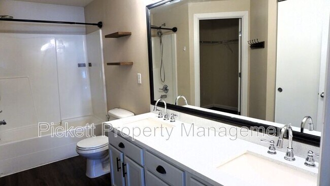 Building Photo - 4855 Bowwood Cir NE