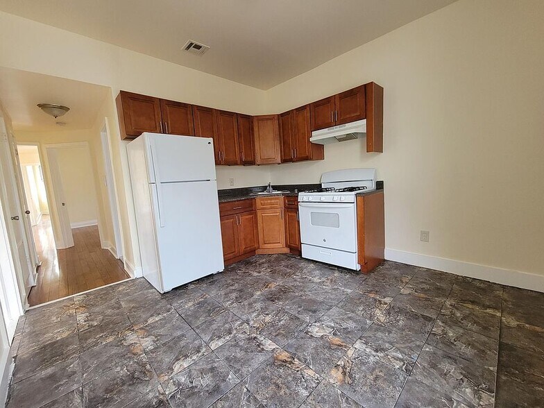 Unit 1 - 118 Cedar Ave