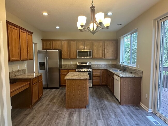 Building Photo - Beautiful 3 Bed + Bonus Room, 2.5 Bath Home!