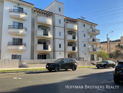 Building Photo - 11848 Kiowa Ave