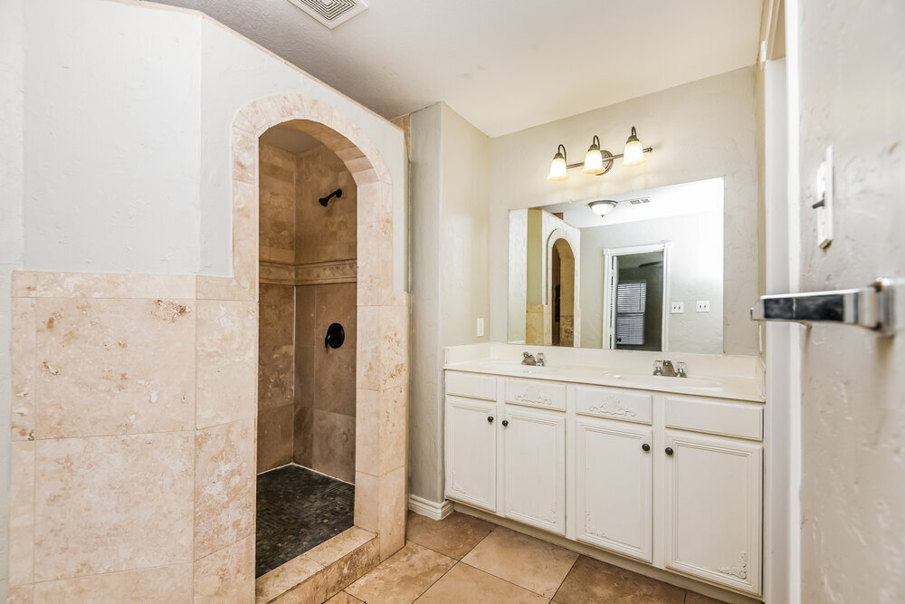 Building Photo - 517 Creekbend St