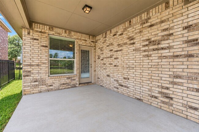 Building Photo - 42 Black Swan Ct