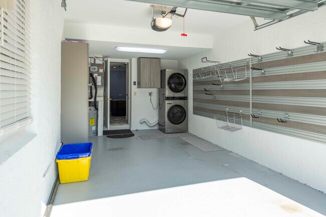 Building Photo - 4501 Fairway Dr N