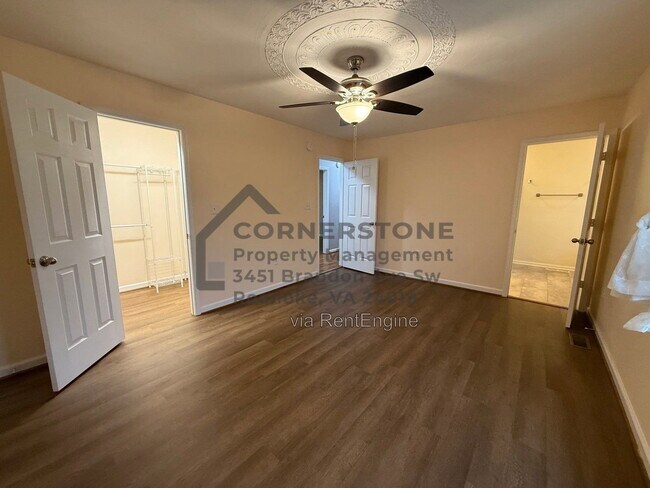 Building Photo - 4518 Lomond Cir
