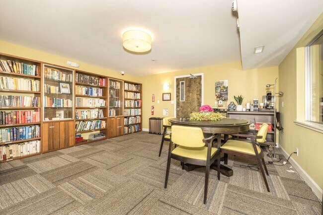 Building Photo - High Rise Living in the Heart of Downtown Palo Alto!