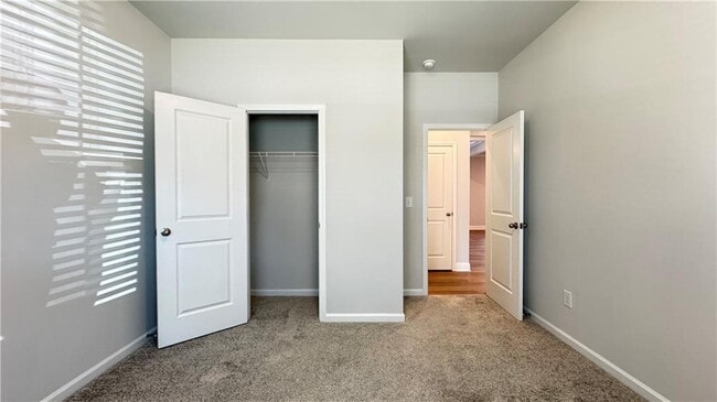 Building Photo - 4587 Silver Oak Dr SW