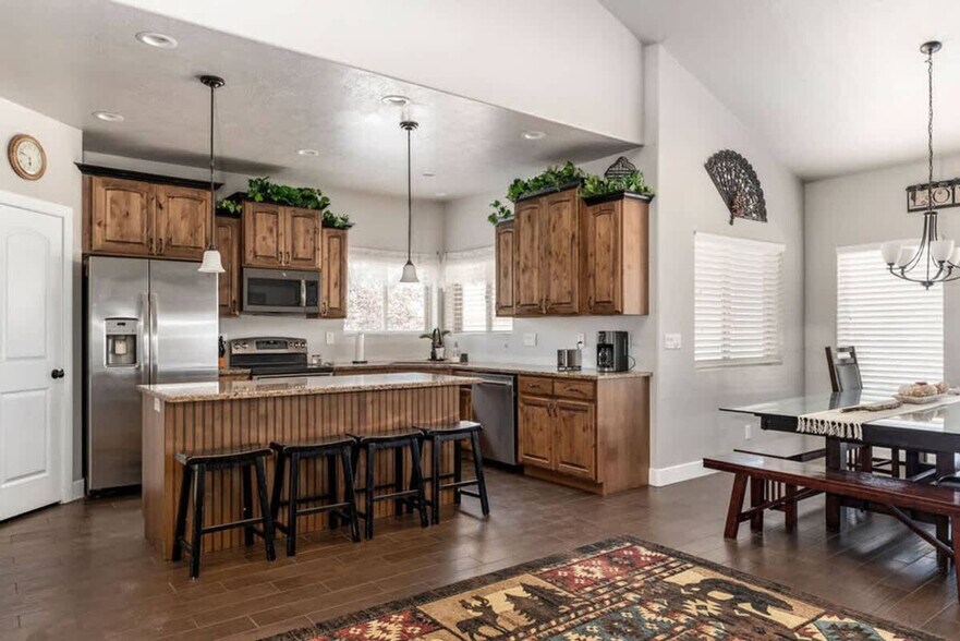 Building Photo - 358 S Wrangler Ct