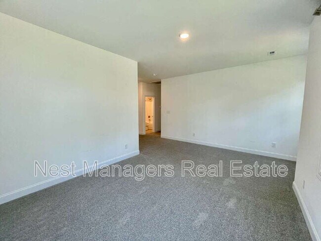Building Photo - 36 Micahs Way N