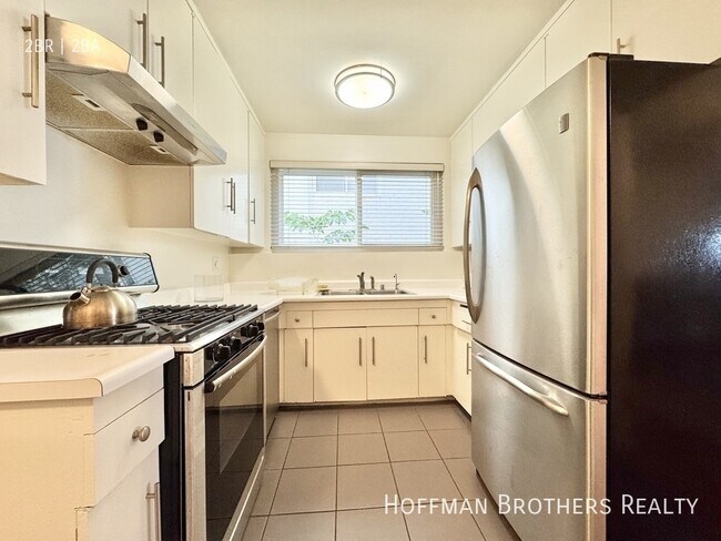 Building Photo - 10655 Wilshire Blvd