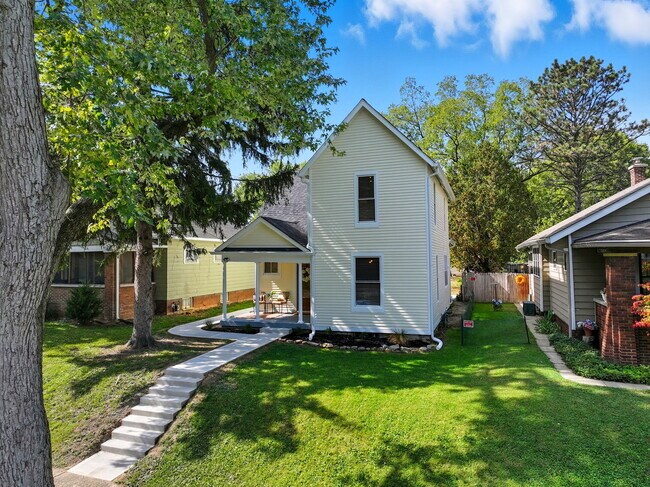 Primary Photo - 136 S Spencer Ave