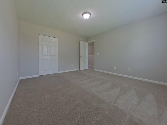 Building Photo - 113 Fox Grove Cir