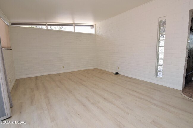 Building Photo - 6902 E Big Bear Dr