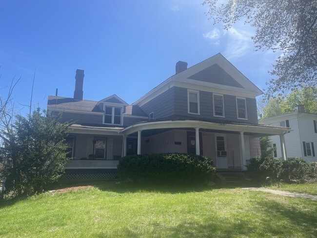 Primary Photo - 571 Main St