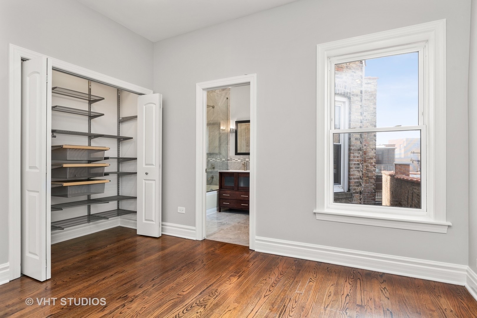 Building Photo - 4632 N Kenmore Ave