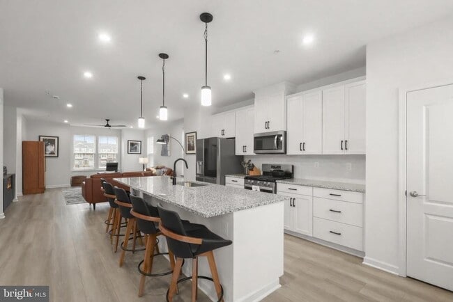 Building Photo - 1624 Aster Ln