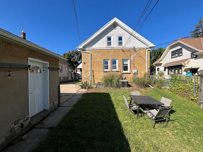 Building Photo - 334 N 60th St