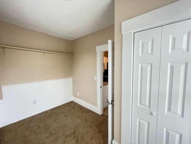 Building Photo - 46 Glass St