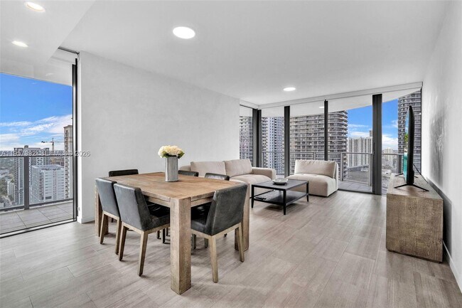 Building Photo - 1000 Brickell Plaza