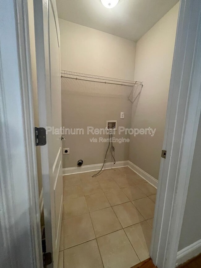 Building Photo - 750 Terry St SE