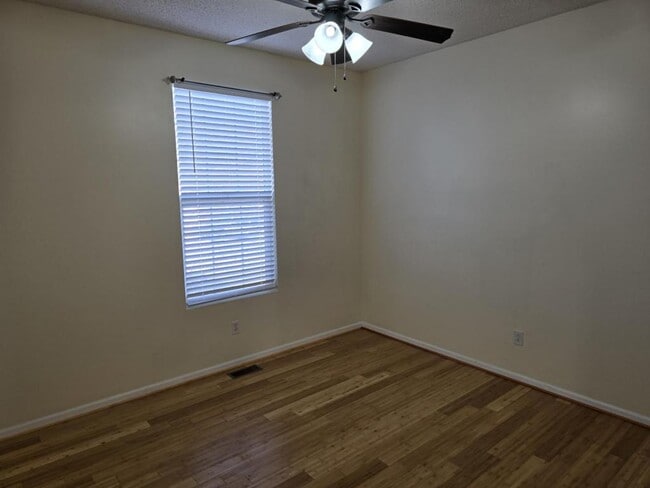 Building Photo - 4909 NE 78th St