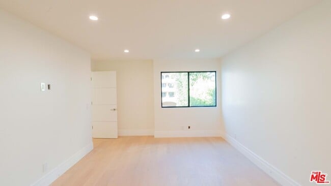 Building Photo - 10520 Ashton Ave