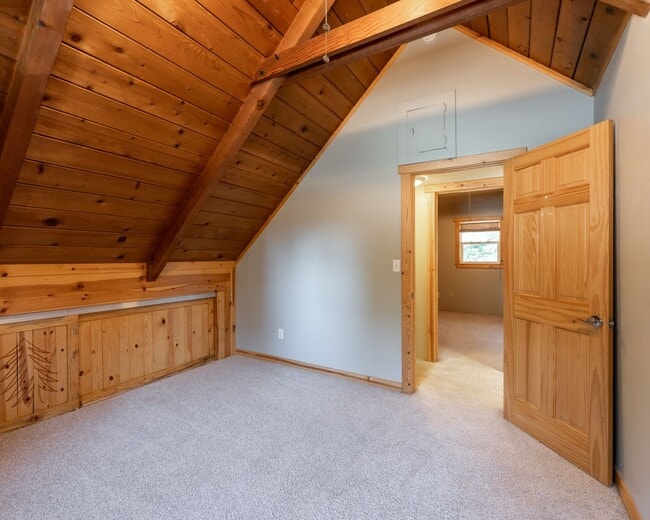 Building Photo - Charming pet friendly craftsman style home...