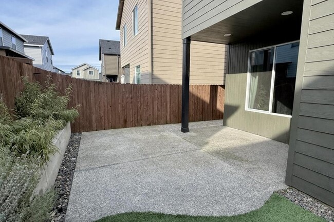 Building Photo - 825 NW 175th Wy