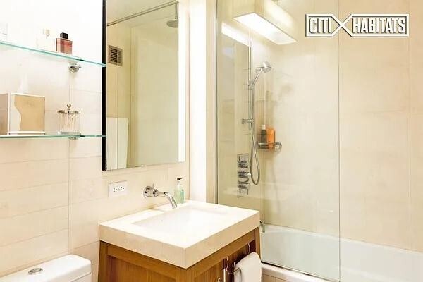 Building Photo - 88 Greenwich St