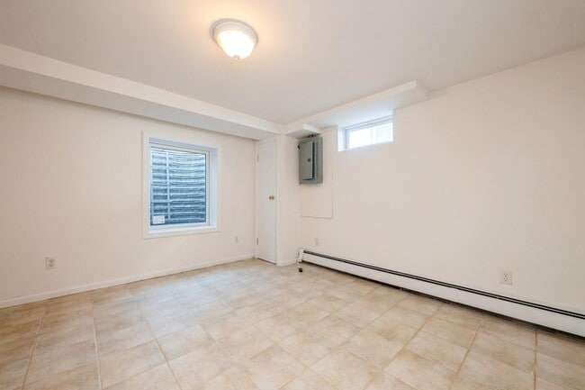 Building Photo - 130 Soundview Rd