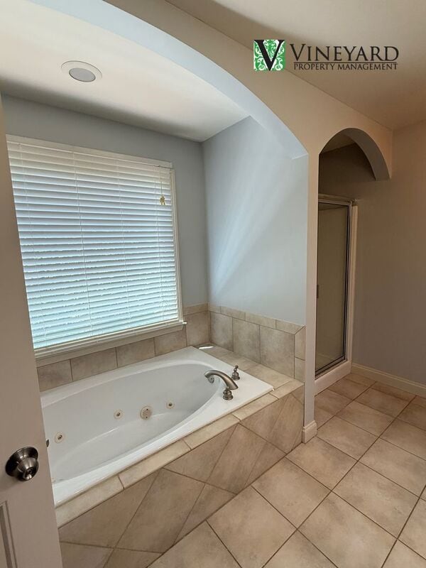 Building Photo - 102 Oak Ridge Trail