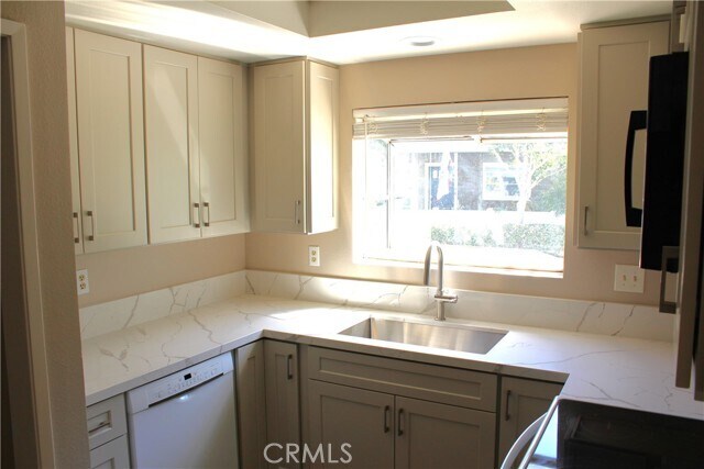 Building Photo - 45 Briarwood
