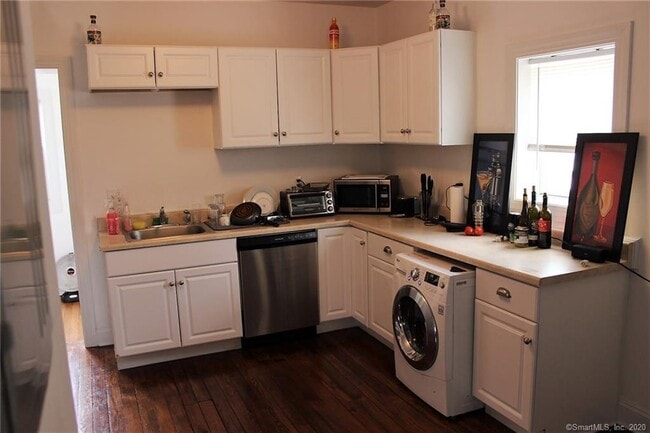 Building Photo - 13 E Walnut St