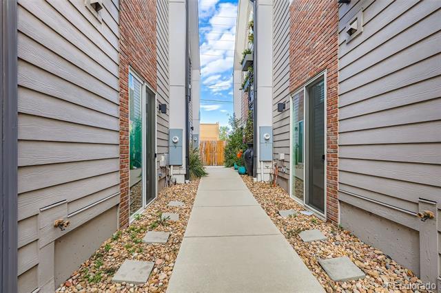 Building Photo - 3411 Albion St