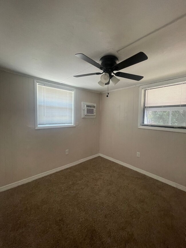 Building Photo - 919 S Washington Ave