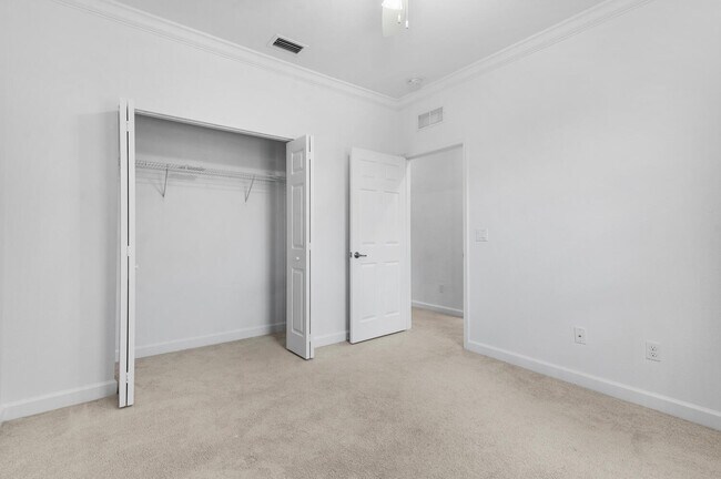 Building Photo - 10384 Wellington Parc Dr