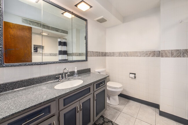 Building Photo - 4835 N Central Ave