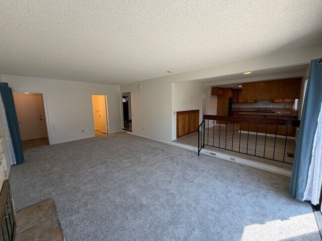 Building Photo - 872 Shellwood Way