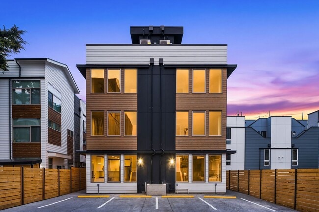 Building Photo - 1120B 16th Ave