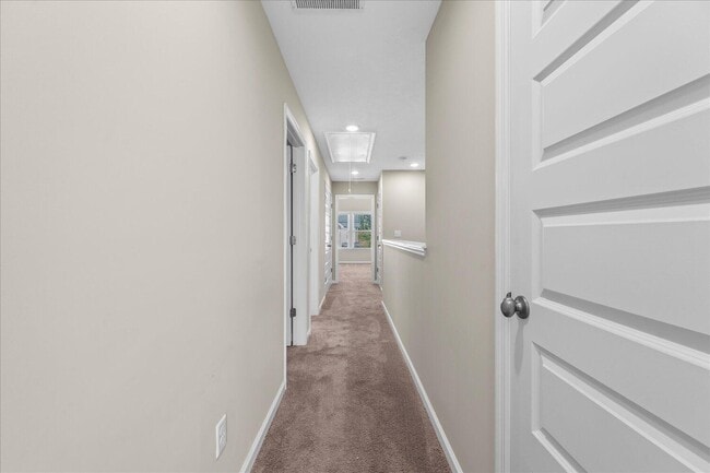Building Photo - 1071 Linsmore Ave