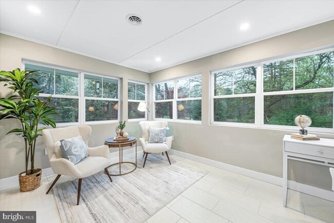 Building Photo - 901 Hobbs Dr